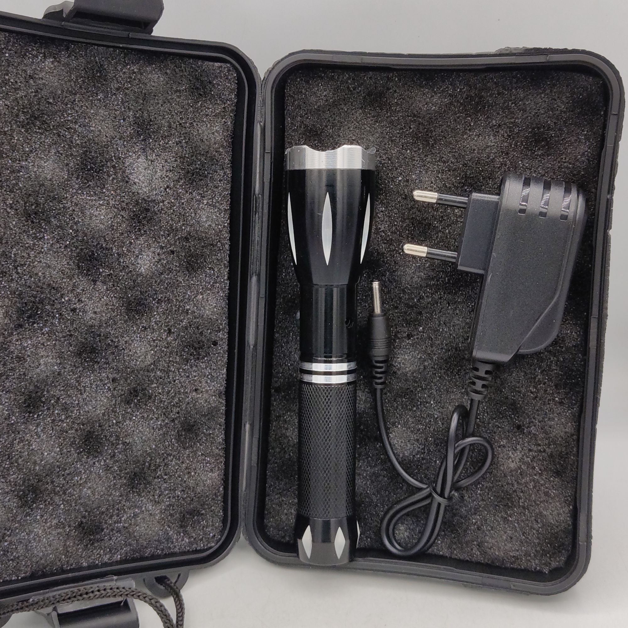 Rechargeable Metal Portable Torch-1 BB