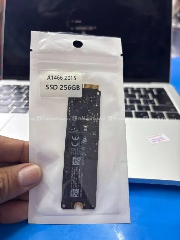Macbook pro a1466 2015 256gb ssd.(1 year warranty)