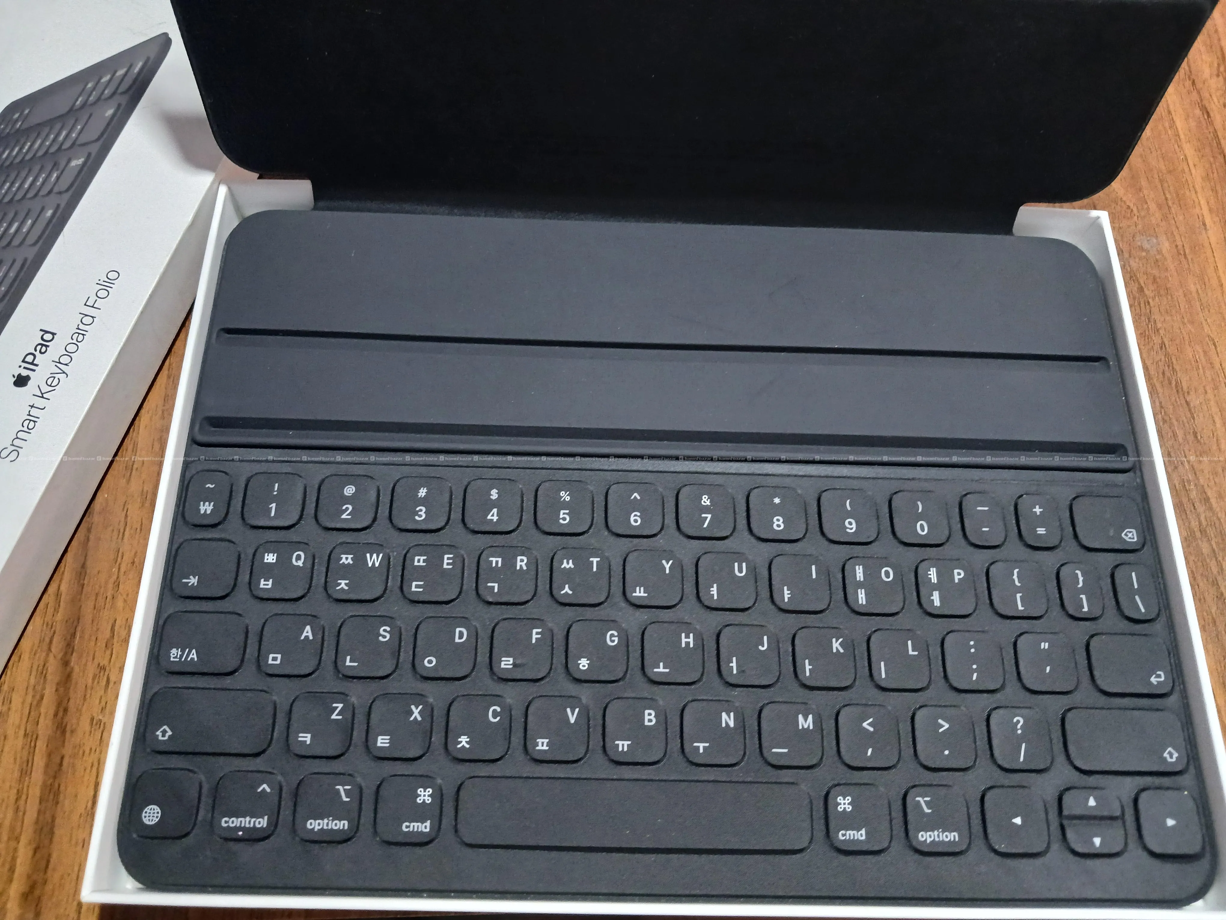 apple Ipad smart keyboard folio- Brand new