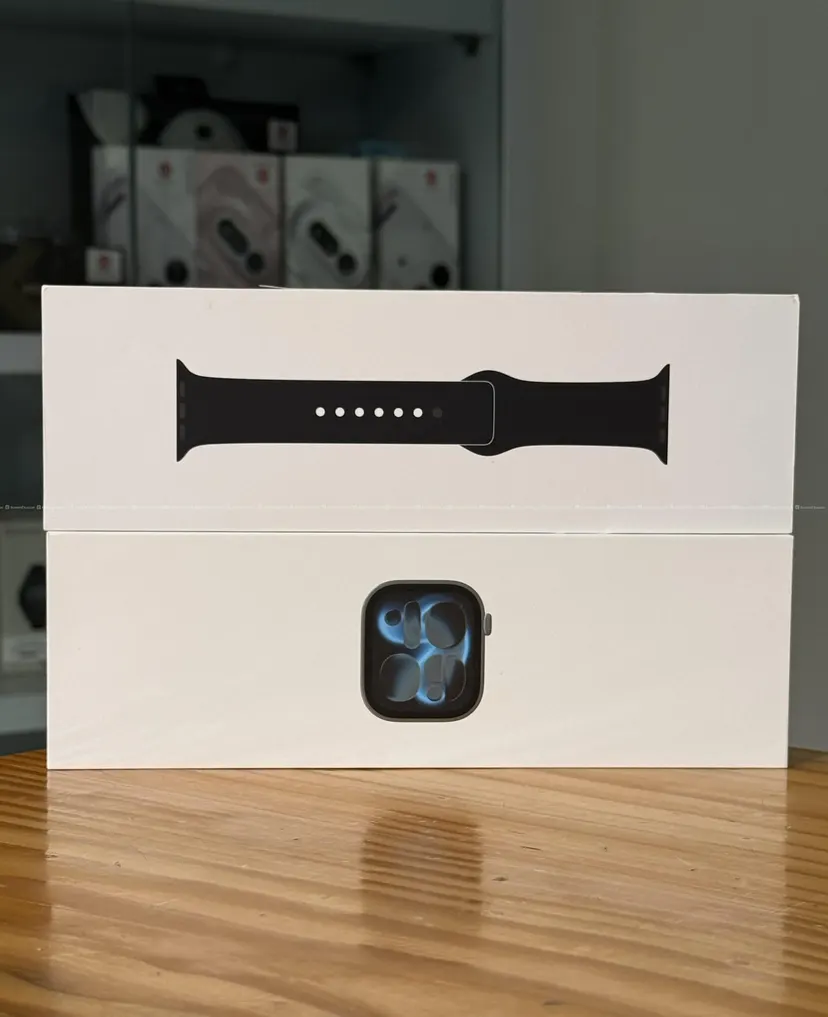 Apple Watch Series 11 42mm with Sport Band