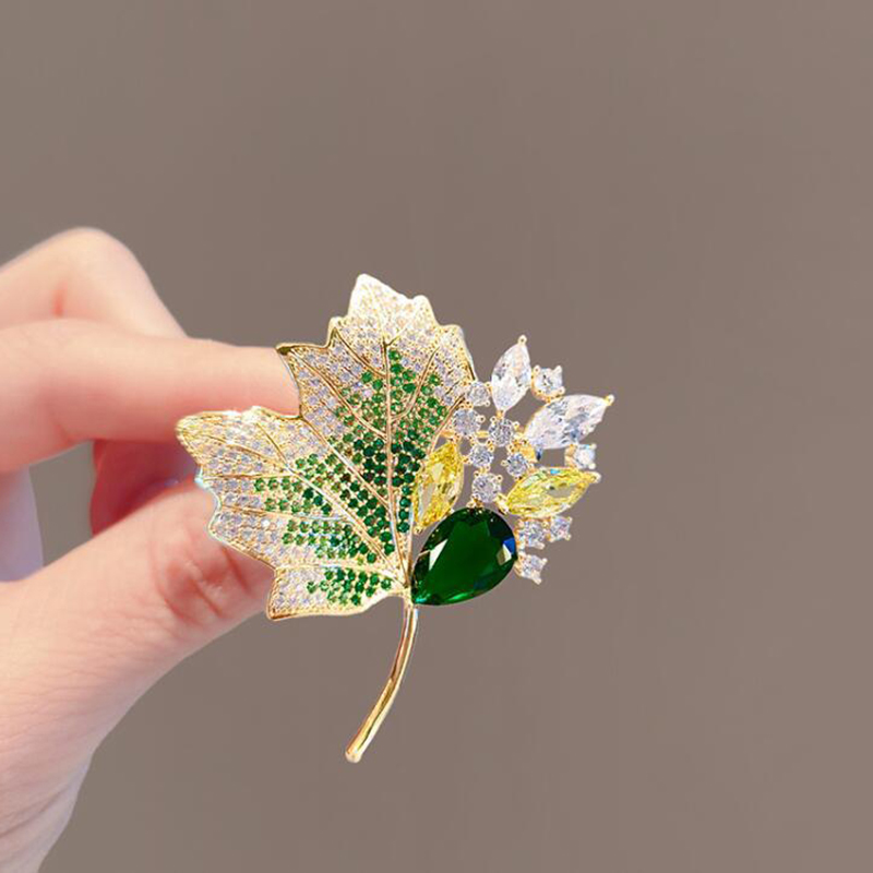 Trendy Rhinestone Leaf Maple Brooches Cute Crystal Leaf Plant Lapel Pins For Women Girls Wedding Party Jewelry Accessories Gift