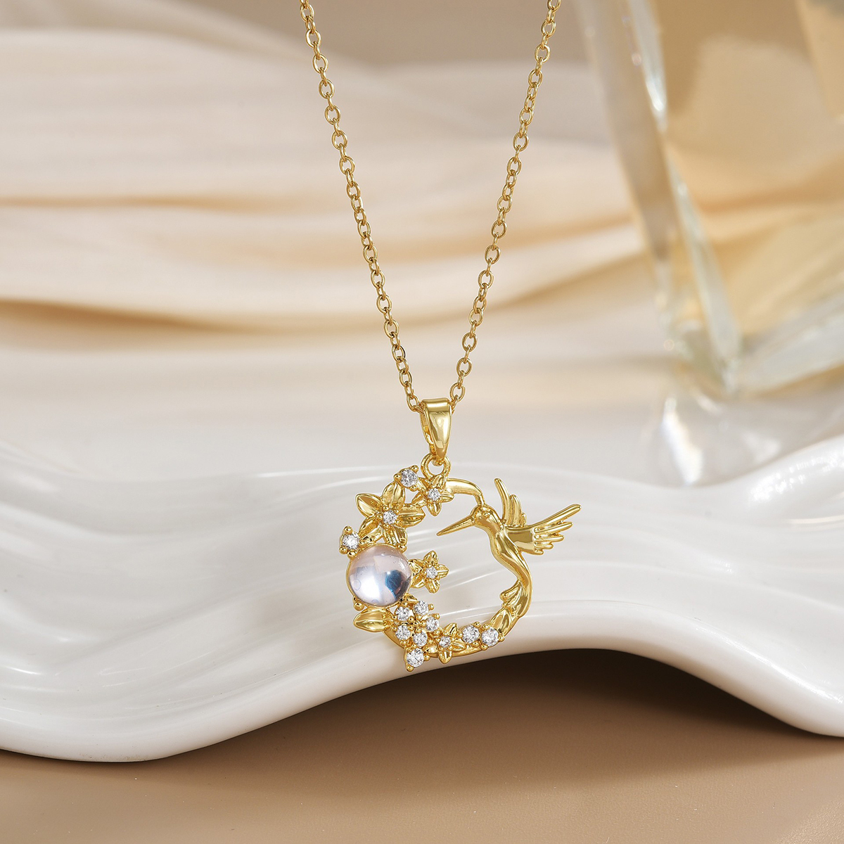 Women's Romantic Hummingbird Flower Light Zircon Necklace - Luxury Versatile Collarbone Chain Jewelry