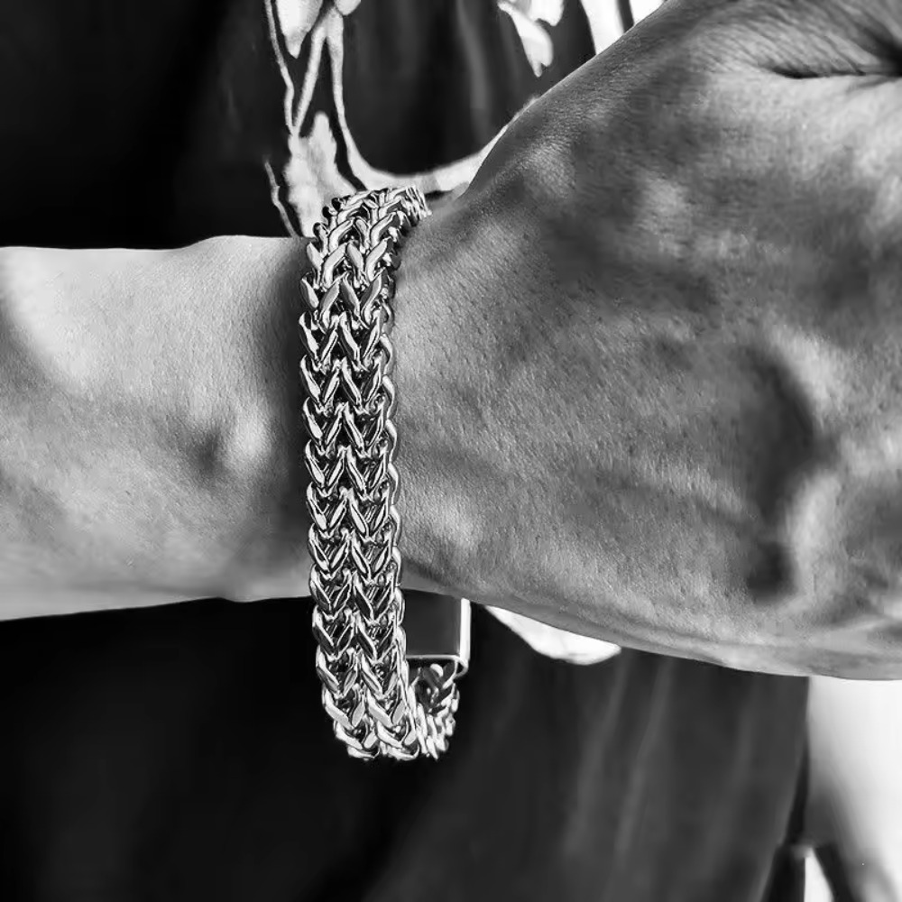 High-End Domineering Black and White Solid Color Men\\'s Stainless Steel Braided Sports and Leisure Bracelet