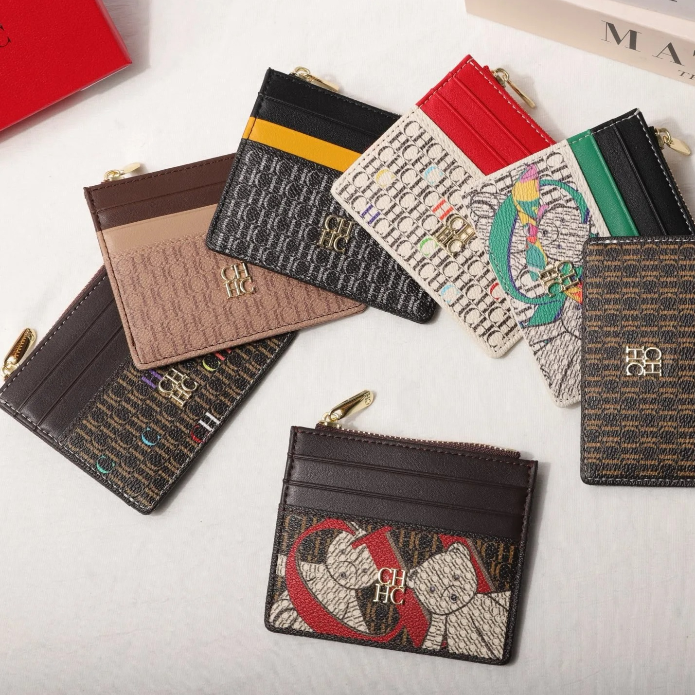 New CH Women's Wallet Fashion Retro-inspired Premium Short Wallet with Zipper and Letter Print Pattern