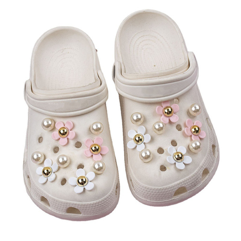 Sweet Cute Girly Vintage Pearl Shoe Charms Elegant Designer Flower Jewelry All-match Hole Shoe Accessories for Women