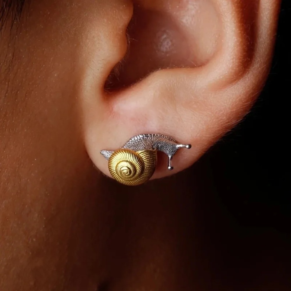 1Pair Vintage Two Tone Snail Stud Earrings Insect Earrings for Men Women Temperament Exquisite Ear Accessories Jewelry Gifts