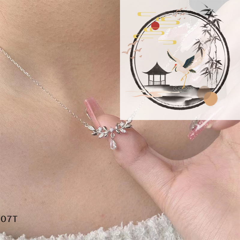 1pcs Light Luxury Crystal Leaf Water Drop Pendant Necklace Fashion Clavicle Chain Silver Color Zircon Neck Chain For Girlfriend