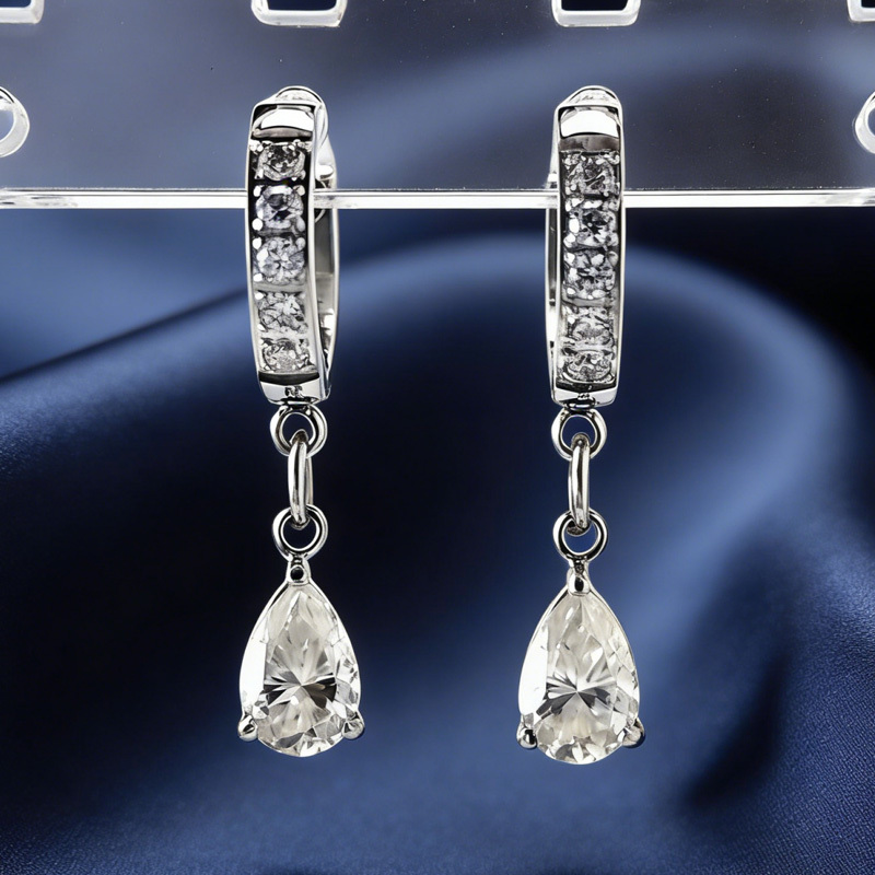 1pair 0.5 Carat Stylish and Fascinating Micro Inlay Drop-shaped Synthetic Moissanite Drop Earrings.