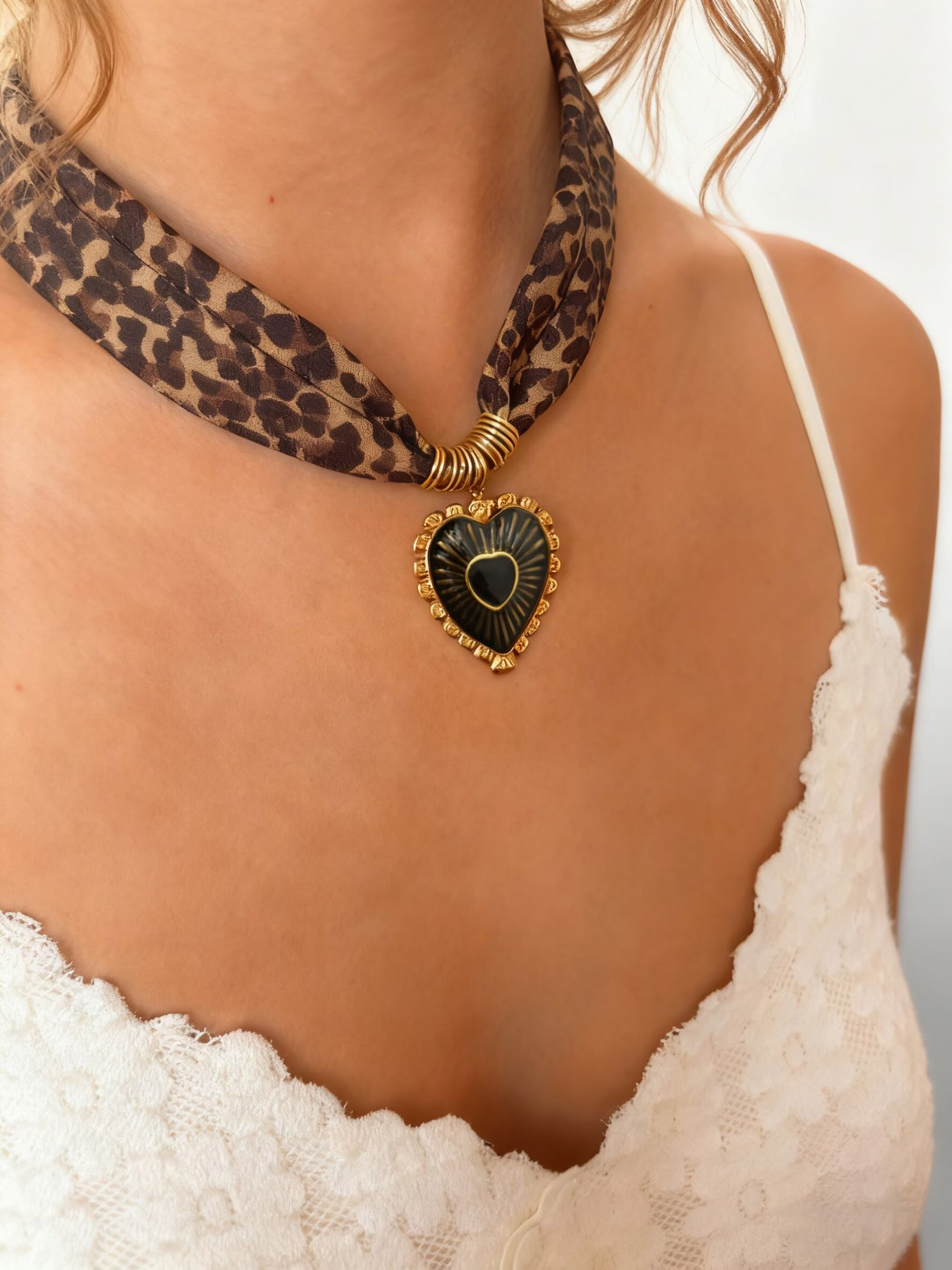 GHIDBK Leopard Print Cloth Chain Gold-plated Enamel Heart-shaped Flower Pendant Necklace for Women Charm Fashion Jewelry