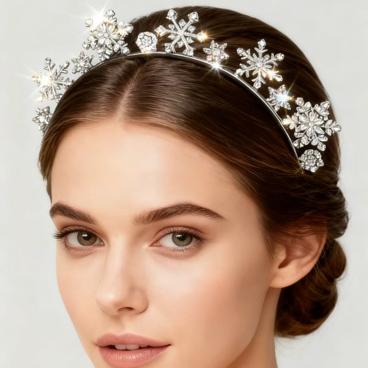 The new snowflake party headband from 1pc is elegant, fashionable and three-dimensional