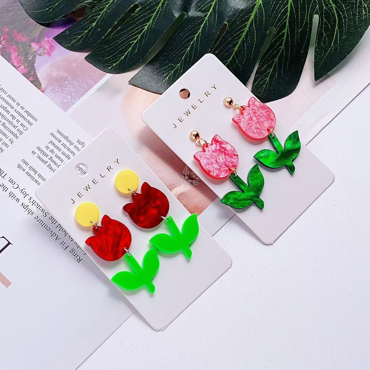 1 Pair Acrylic Bling Bling Flower Earrings, Pink Glitter Flower With Green Leaf Contrast, Sweet & Cute, Suitable For Girls