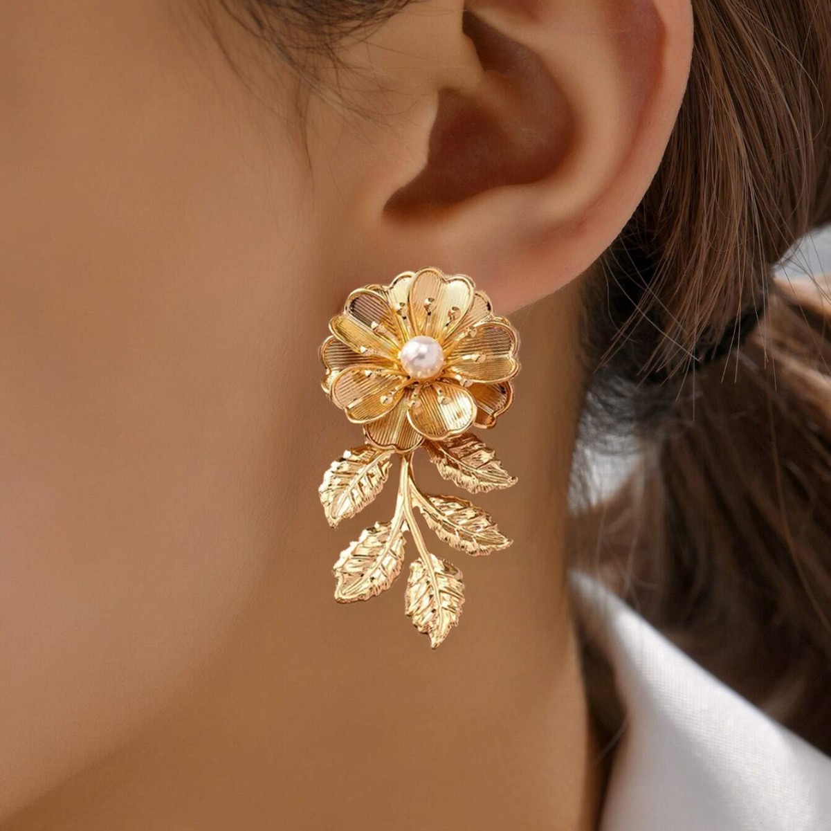1 pair of stylish and elegant retro stud earrings three-dimensional flower leaf imitation pearl earrings women's earrings
