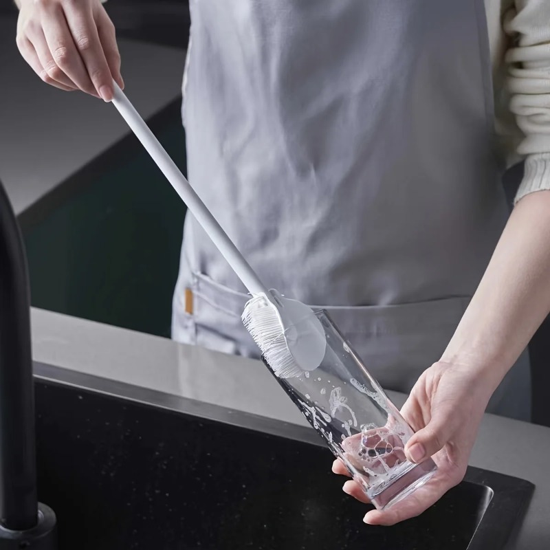 Foldable 360 ​​degree Integrated Cleaning Silicone Brush with Long Handle Design Makes It Very Convenient To Reuse Bottles Cups
