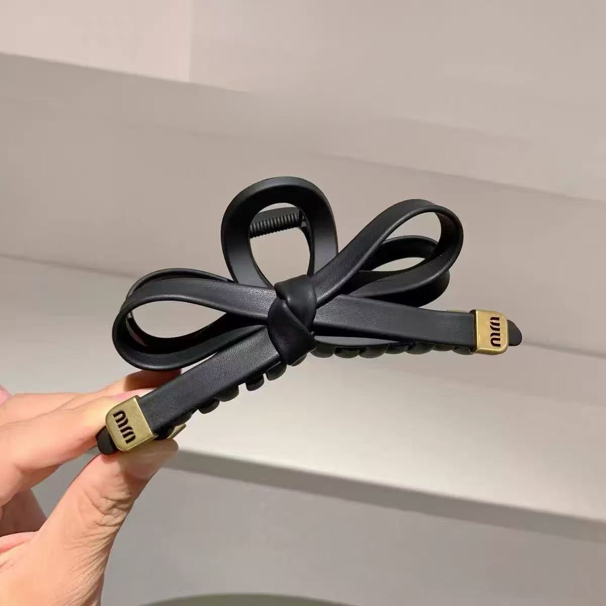 1/2 PC 2026 Y2K ladies' new street style elegant gold label black leather butterfly knot large-sized matte clutch hair accessory