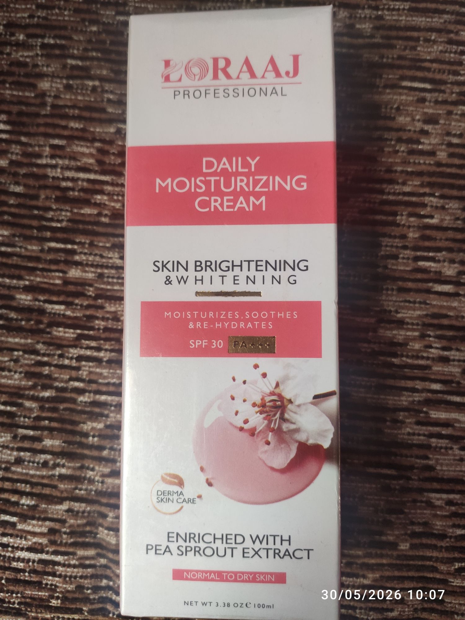 LORAAJ PROFESSIONAL DAILY MOISTURIZING CREAM 100ml; Skin Brightening & Whitening, SPF 30 PA+++