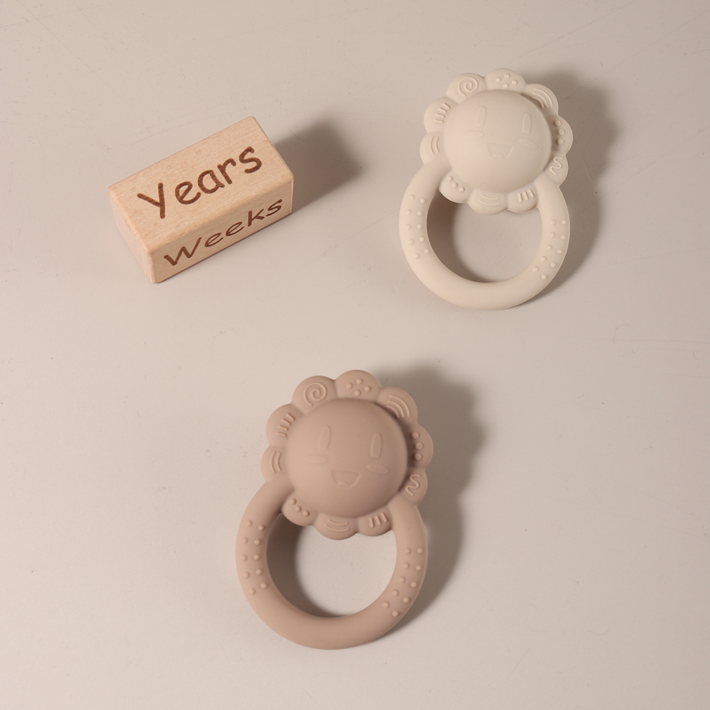 Hot Sale Cute Lion Baby Rattle with Bell Inside Silicone Teether 0-1 Year Toy Musical Baby Toy Baby Teether