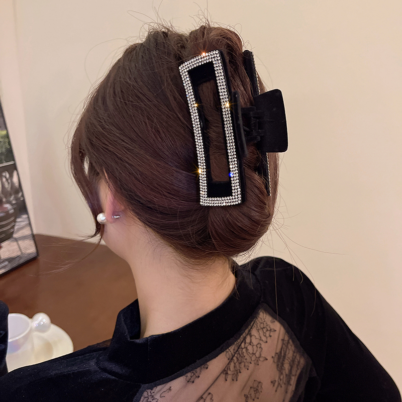 Flocking Rhinestone Blacke Hair Claws Women New In 2024 Korean Ins Fashion Temperament Grab Clips Versatile Elegant Jewelry K-
