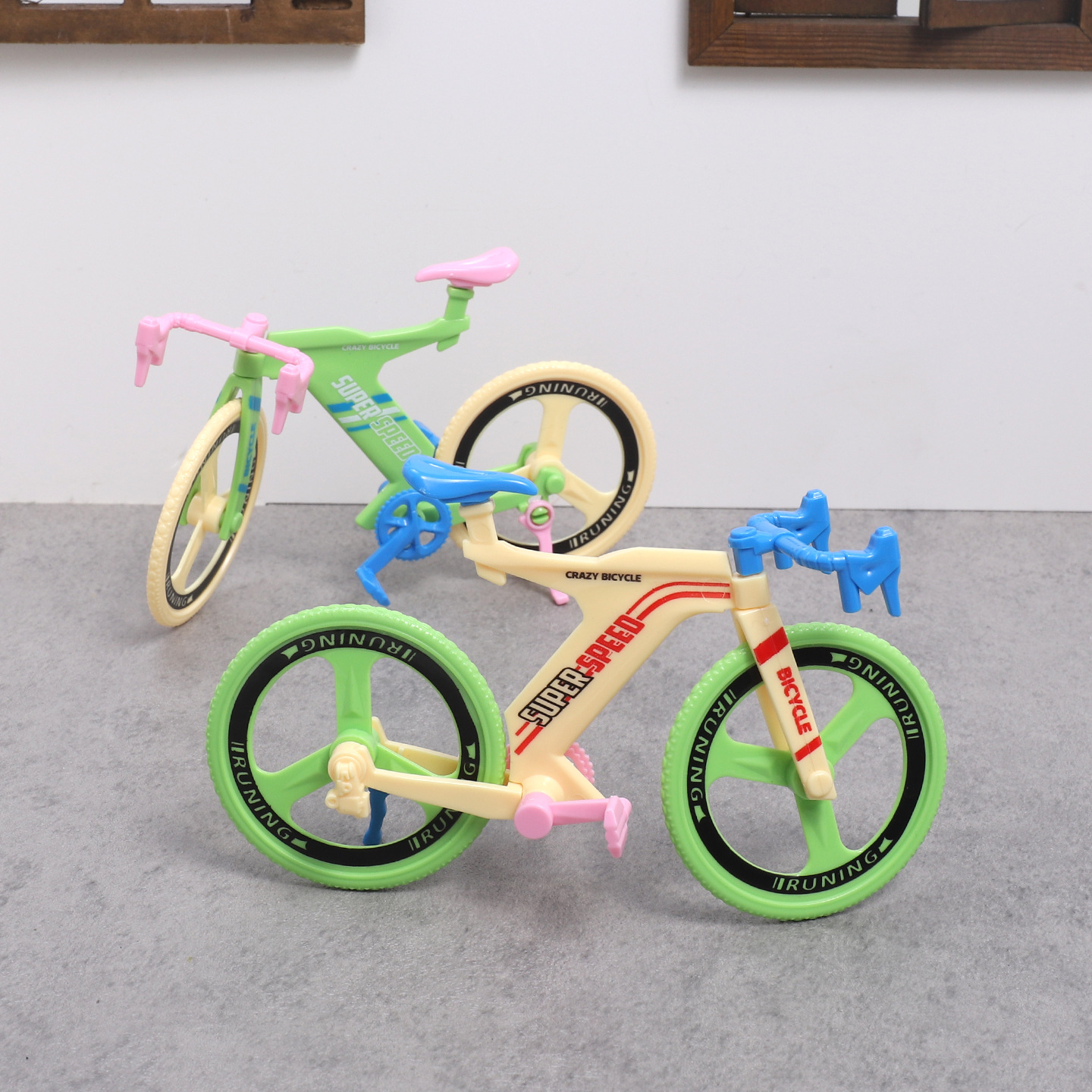 1Piece DIY Assembly Mini Road Bike Decor Random Color Miniature Mountain Bike Model Toy Cute Tiny Bicycle Pretend Play Ornament