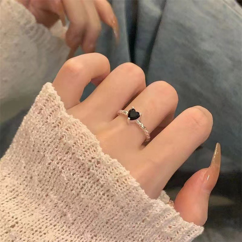 Silver Color Twist Metal Black Rhinestones Heart Charms Rings for Women Party Sweet Open Ring Elegant Jewelry Gift