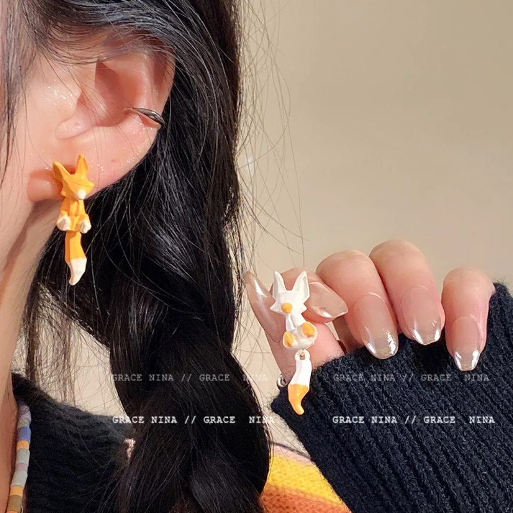 Simple Fashion Cute Three-dimensional Fox Asymmetric Earrings Creative Trend Personality Cartoon Animal Earrings Female Jewelry