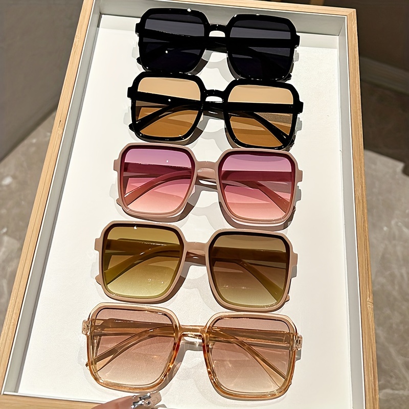 Extra Large Fashionable Fashion Sunglasses for Women with Square Plastic Decorative Glasses for Daily Use and Outdoor Travel