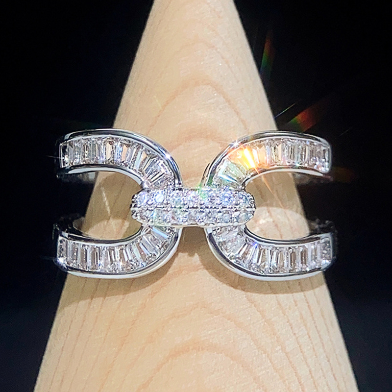 Huitan Dazzling Cross Shaped Opening Rings Women Inlaid Brilliant Cubic Zirconia Luxury Trendy Wedding Bands Party Jewelry New