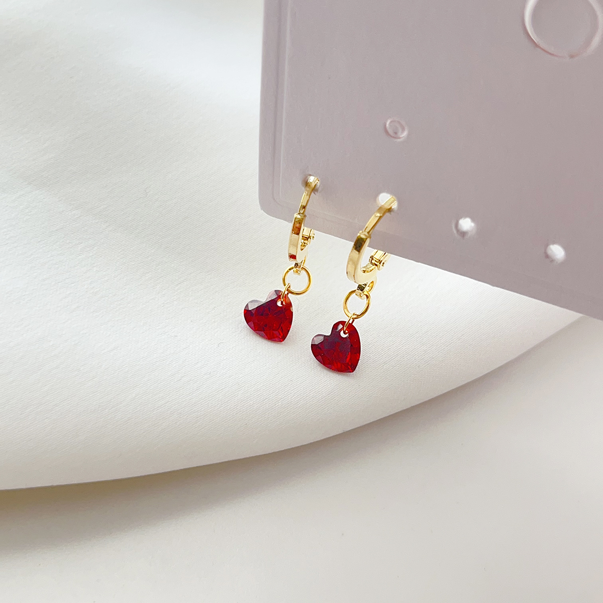 Fashionable, individual, sweet, cute and elegant red zircon heart-shaped earrings, earrings and other women's accessories