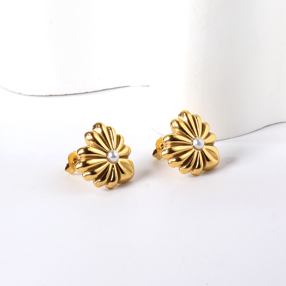 New Fashion 1Pair Golden Heart Stud Earrings Stainless Steel Earrings Female Cute Sweet Jewellery Party