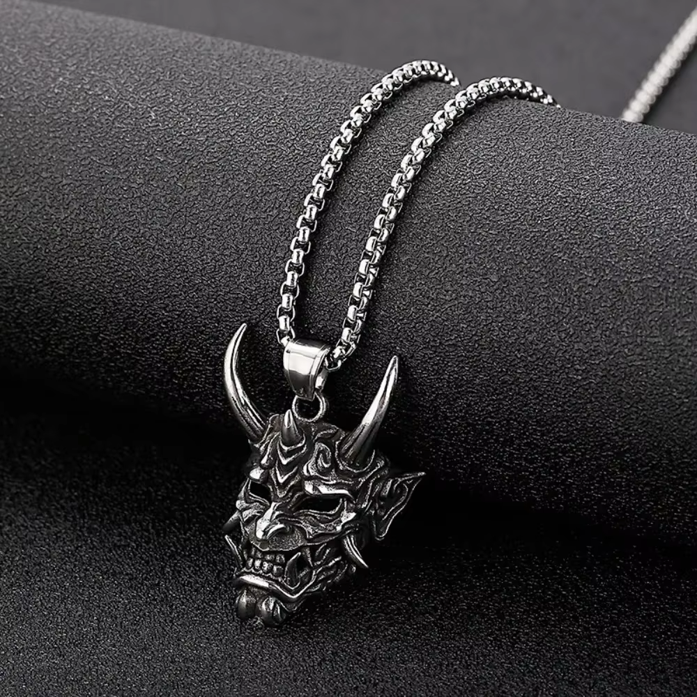 Retro Punk Demon Mask Samurai Ghost Pendant Necklace, Unisex Long Chain, Hip-Hop Rock Party Necklace Accessory pen gpt