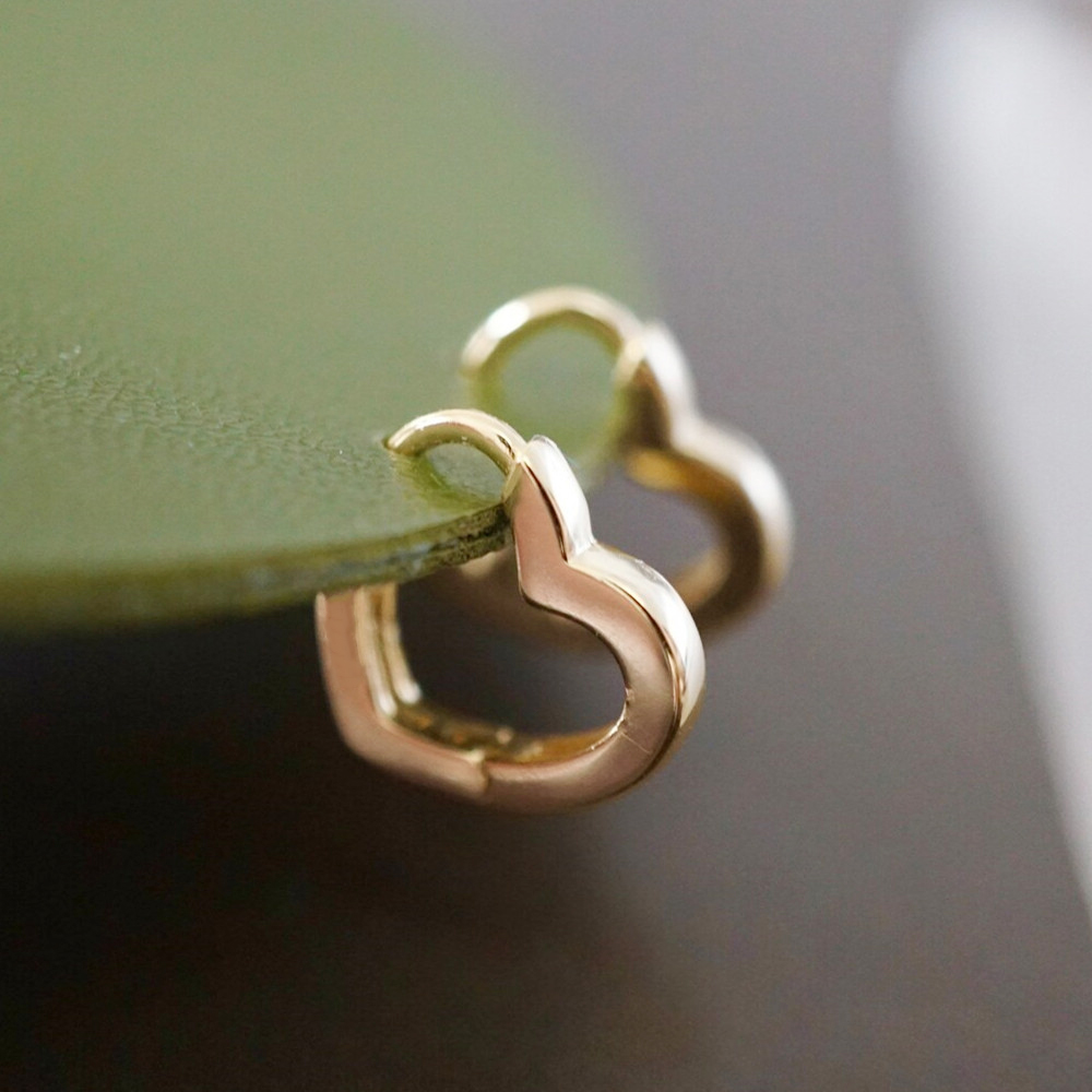 Huitan Dainty Heart Earrings Minimalist Silver Color/Gold Color Metal Love Shape Hoop Earrings Daily Versatile Classic Jewelry