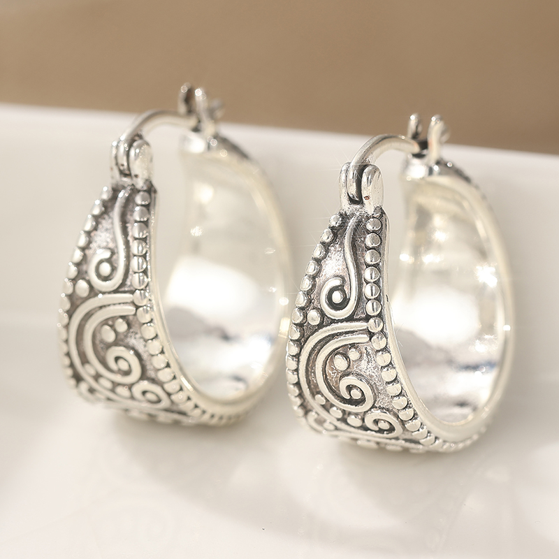 Vintage Silver Color Hand Carving Hoop Earrings For Women Bohemian Ethnic Style Metal Earrings Casual Jewelry