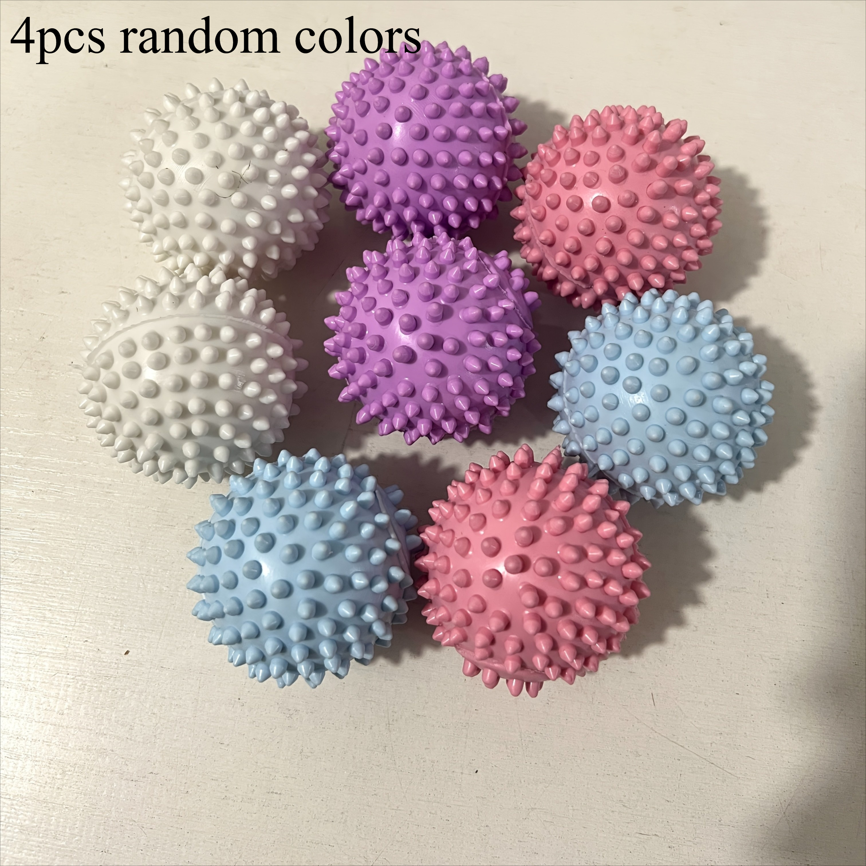 4 pieces of randomly colored reusable laundry balls - remove hair, soften clothes, prevent tangles and reduce wrinkles