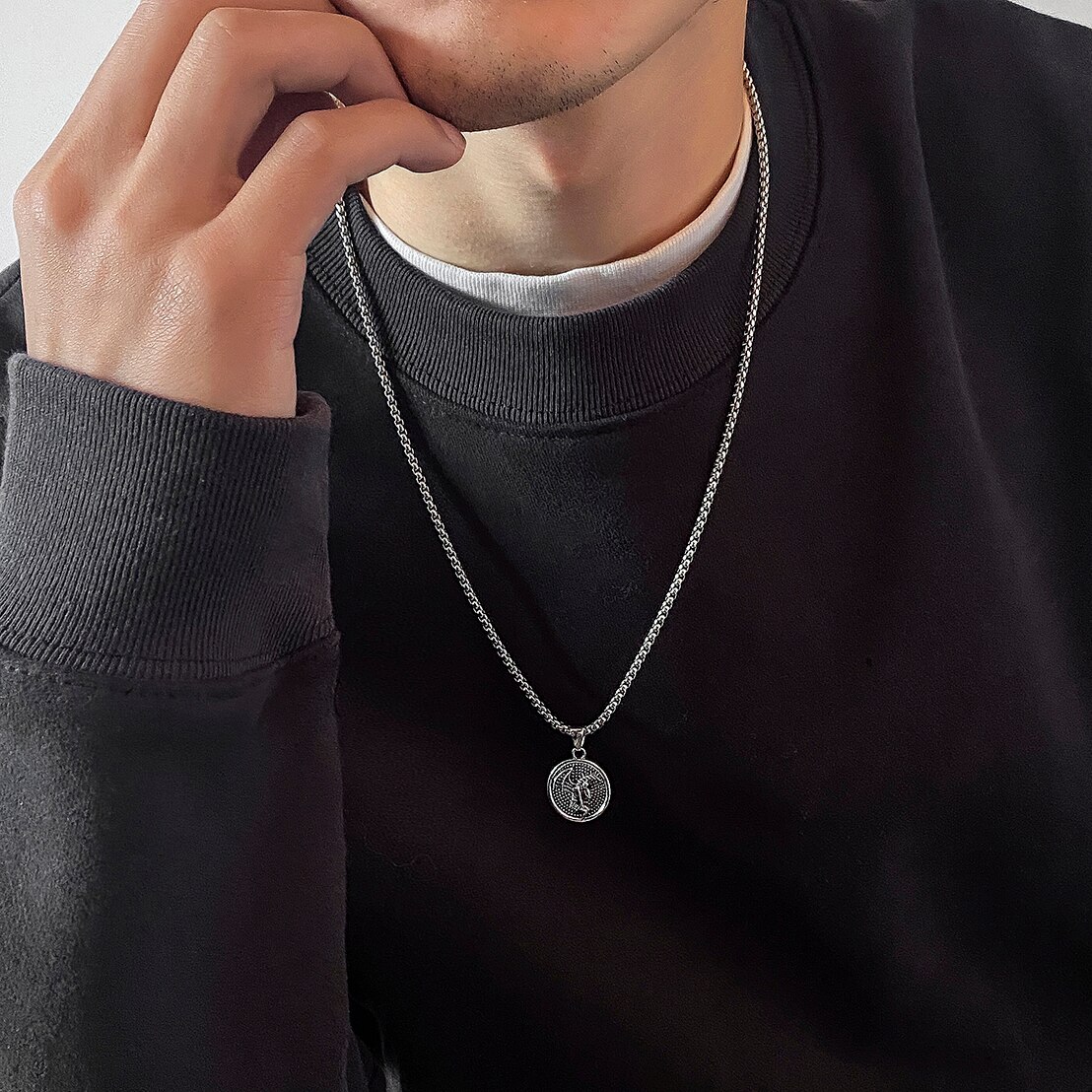 Vintage Simple Alien Human Coin Pendant Choker Necklace for Men Trendy Punk Long Chain on the Neck Jewelry Accessories Male