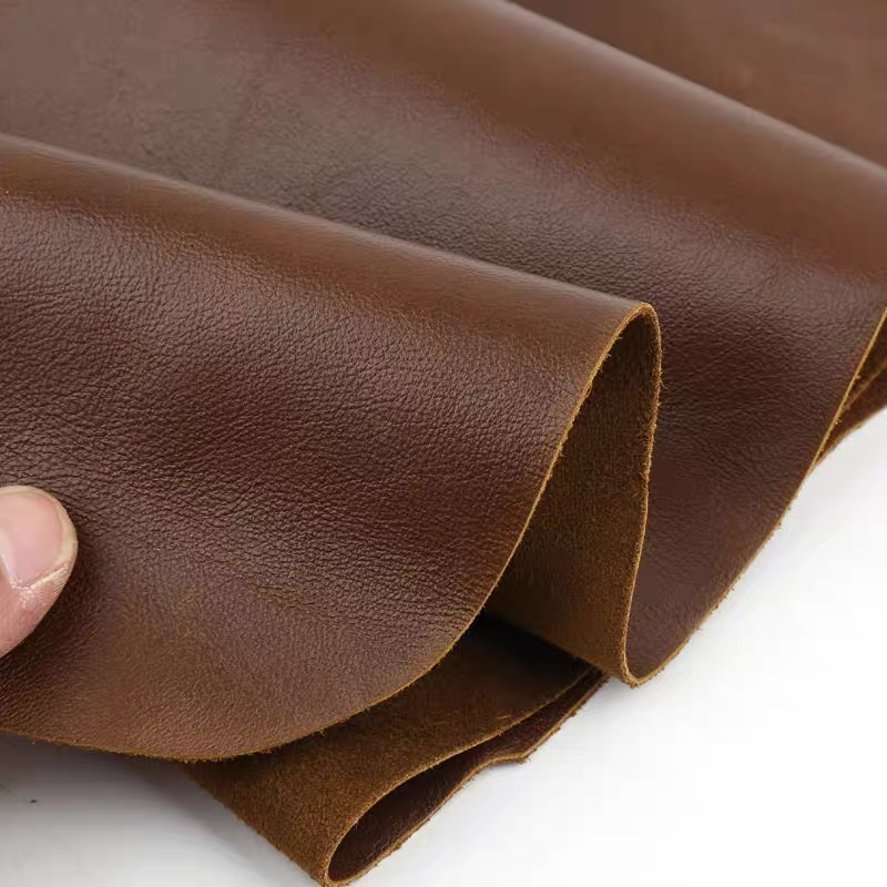 Brown plain weave oil wax leather material, first-layer genuine leather craftsmanship, European style sofa seat, bedside, vintag