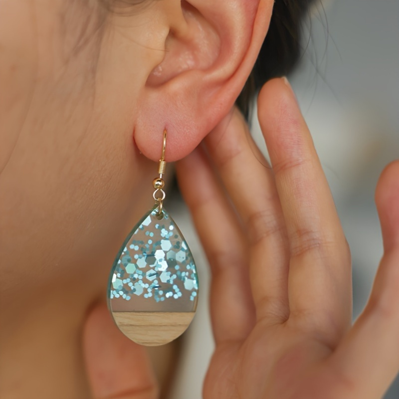 1 pair of vintage and elegant water drop wood splicing blue sequin resin pendant earrings, fashionable and personalized design pen gpt