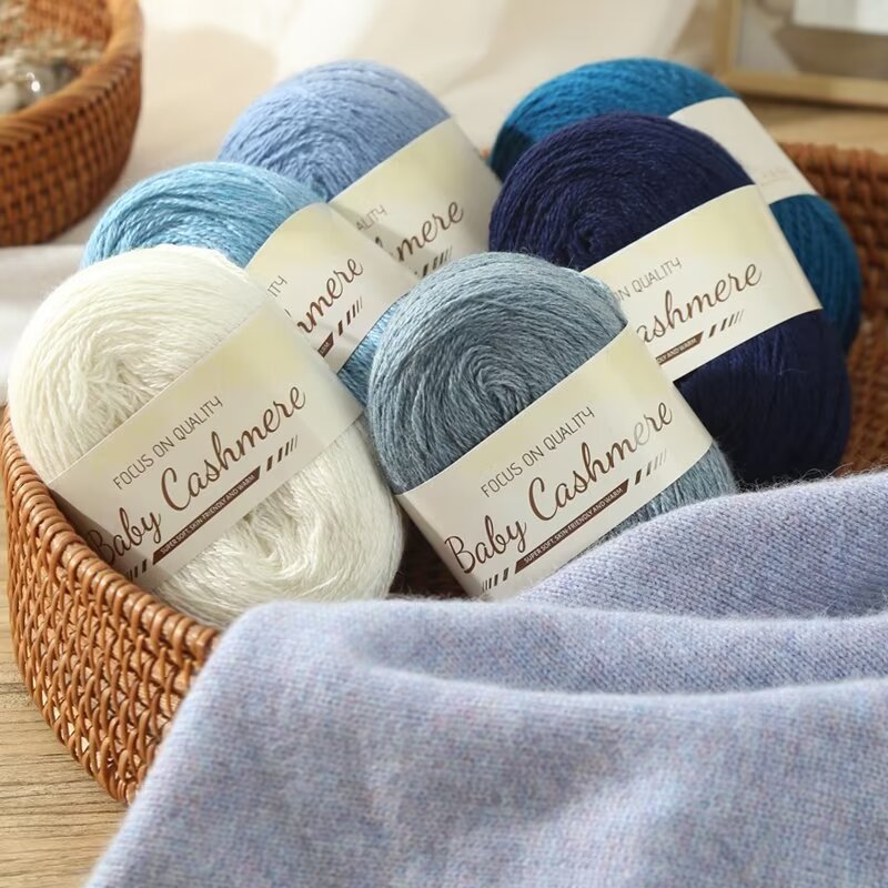 300g High-End Luxury Medium-Fine Cashmere Wool Yarn for Hand-Knitting Autumn and Winter Warm and Fashionable Cashmere Sweaters and Scarves for Men and Women. 1 Piece = 6 Strands = 300 Grams