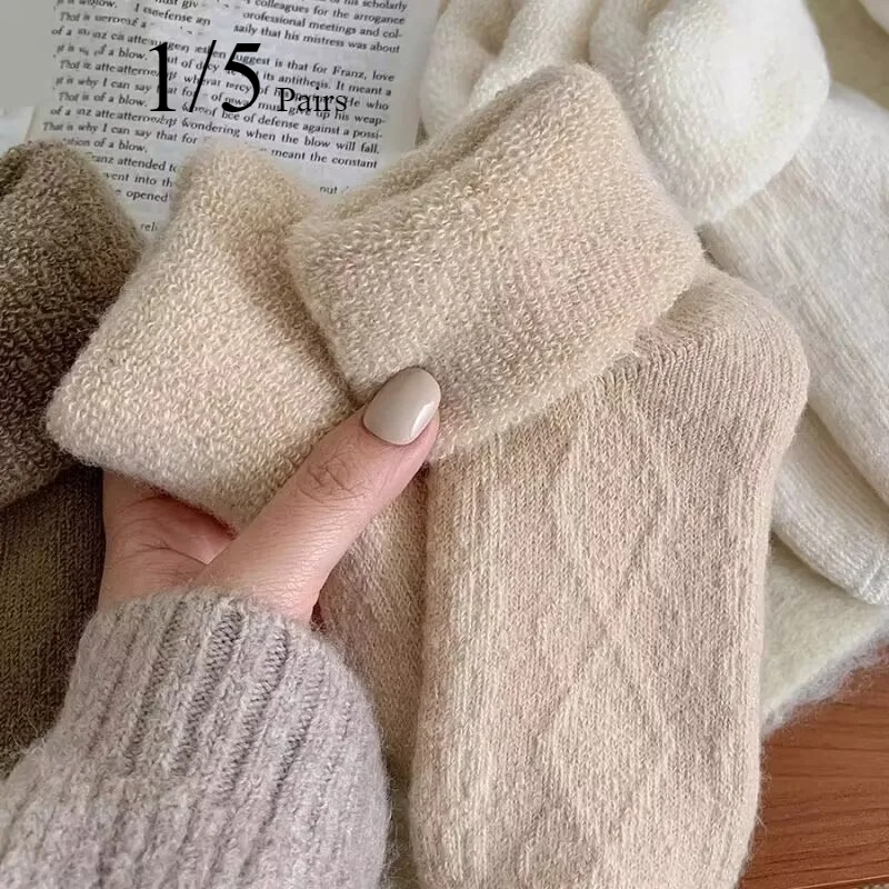 1/7 Pairs Winter Thick Coral Fleece Women Mid Tube Socks Warm Plush Soft Comfortable Fashionable Color Blocked Home Floor Socks