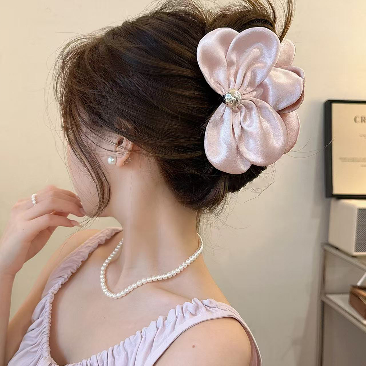 1pc Korean Satin Glossy Three-Dimensional Petal Grab Clip 2025 New Back of Hair Updo Shark Clip Temperament Hair Accessories