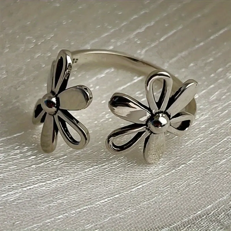 Retro Hollowed Out Flower Shaped Adjustable Opening Ring Women's Fashionable Jewelry Elegant Style Suitable for Parties Banquets