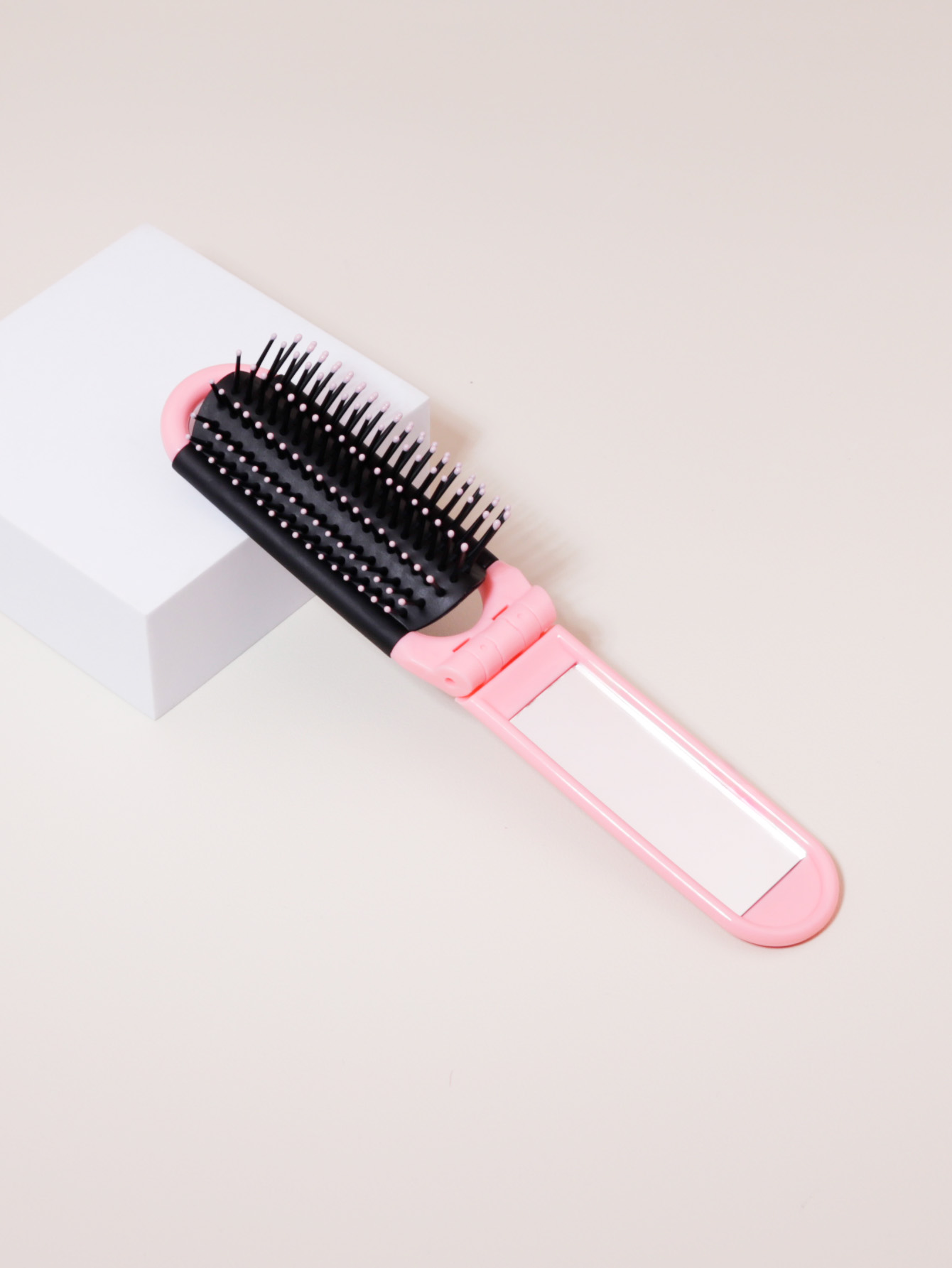 Folding pocket mirror comb with mirror, portable travel comb, essential for travel, suitable for everyone to use