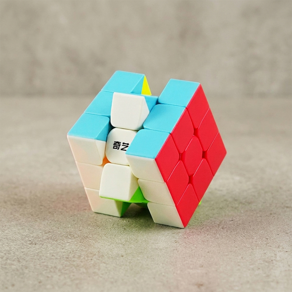 Qi Yi Cube Rubiks Cube 3x3 Speed Puzzle Brain Teaser Educational Toy Stickerless Smooth Turning