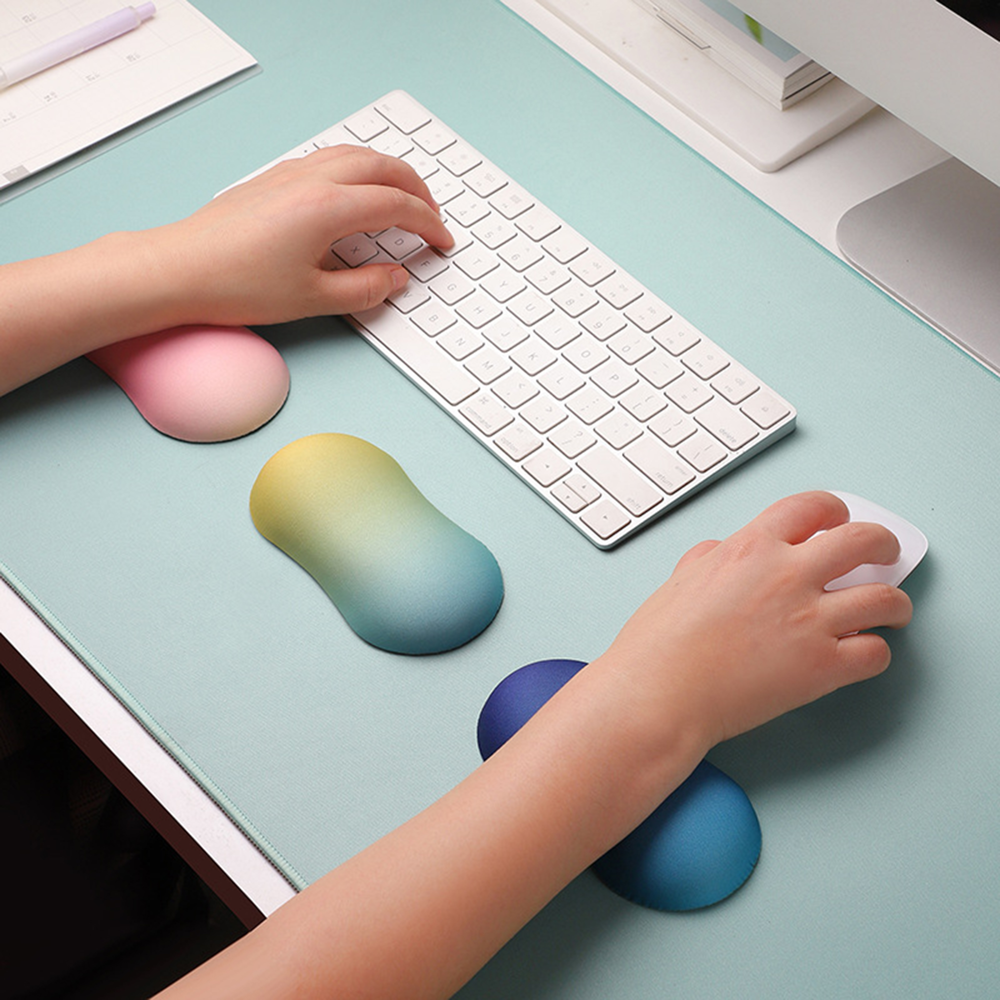 Cute INS Style Silicone Wrist Rest Mouse Pad, Ergonomic Comfort Support for Office Home Gaming