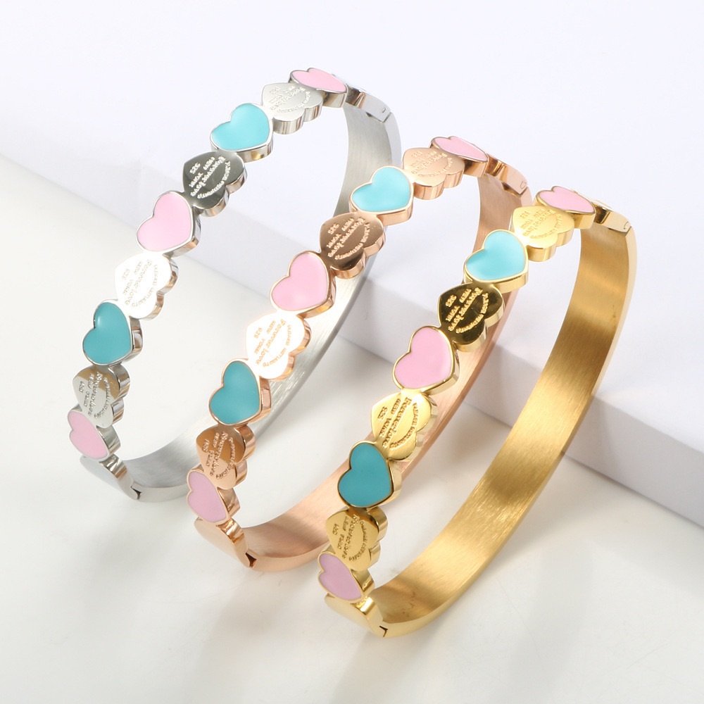 Sweet and cute heart-shaped oil-dripping bracelet accessory, heart-shaped colorful stainless steel bracelet