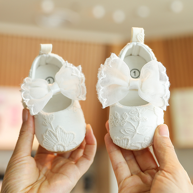 Cute White Lace Baby Girl Princess shoes Baby Moccasins Moccs Shoes Bow Fringe Soled Non-slip Footwear Crib Shoes
