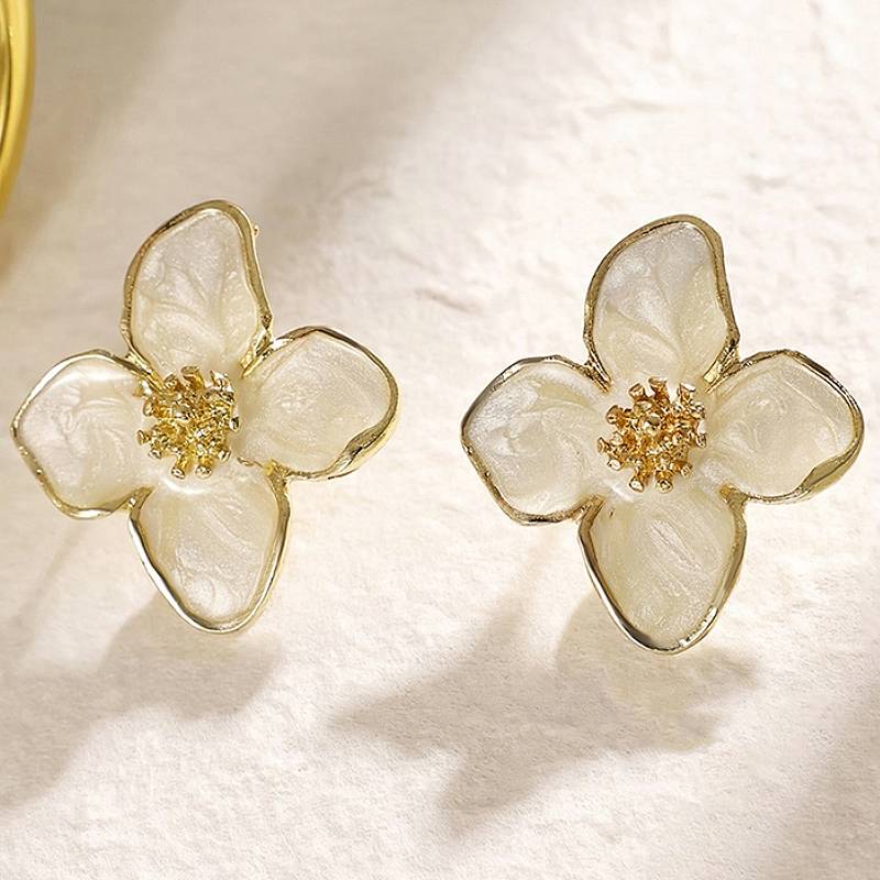 Huitan Aesthetic Flower Shaped Lady Stud Earrings White/Green/Red/Pink Style Trendy Party Wedding Gold Color Accessories Jewelry