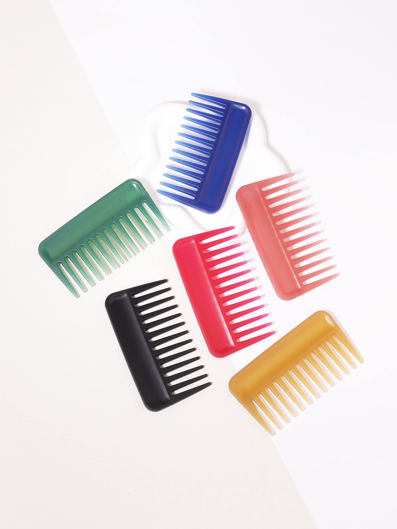1ps Portable Plastic Thickened Pocket Hair Comb Wide Toothed Comb Smooth Sawing Circular Comb Brush Special for Real Hair