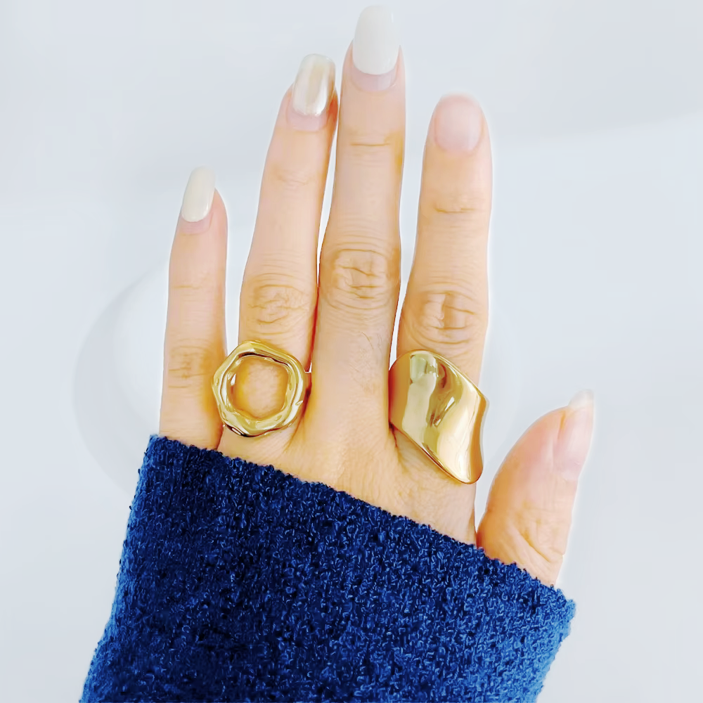 2025 Minimalist stainless steel gold-plated couple Ring for is a stylish and simple jewelry for everyday parties