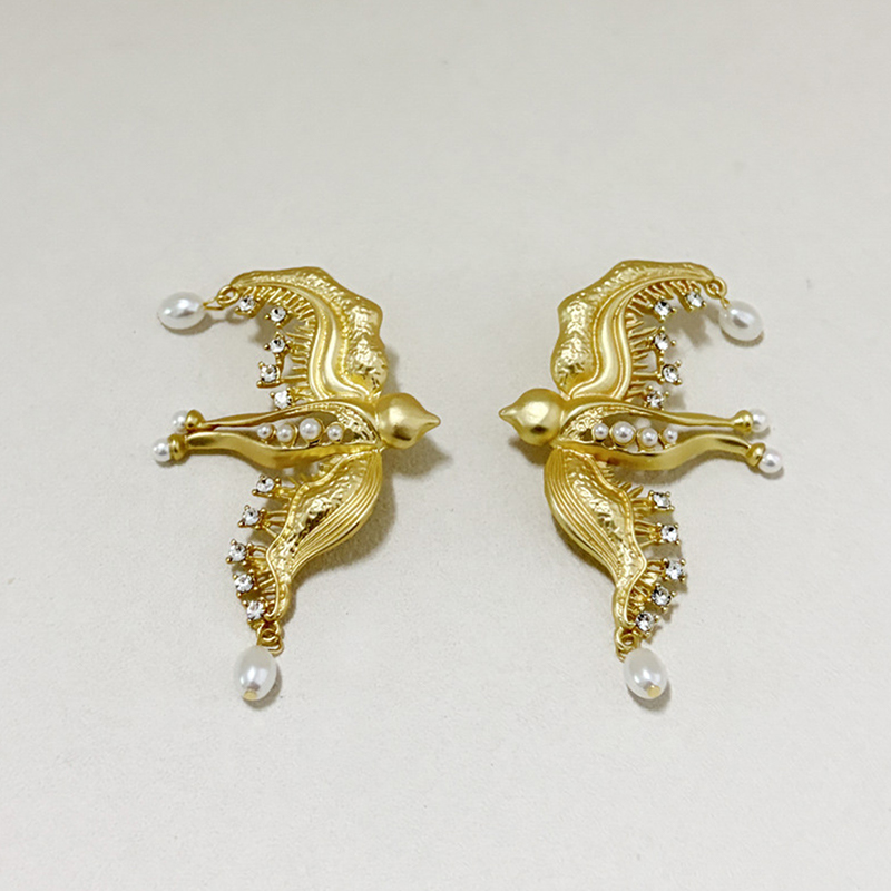 Hot Sale Elegant Metal Artificial Pearl Bird Dangle Earrings For Women Fashion Statement Jewelry Accessory