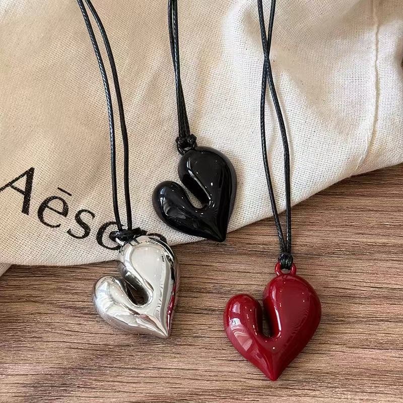 NEW Red Heart Pendant Necklace Vintage 80s Aesthetic Love Inspired Choker New Fashion Romantic Heart Necklace for Women