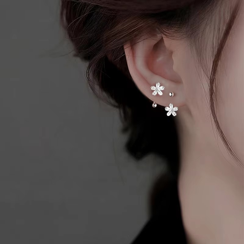 New Silver Color Flower Screw Puncture Stud Earrings For Women Fashion Jewelry Light Luxury Minimalist Accessories